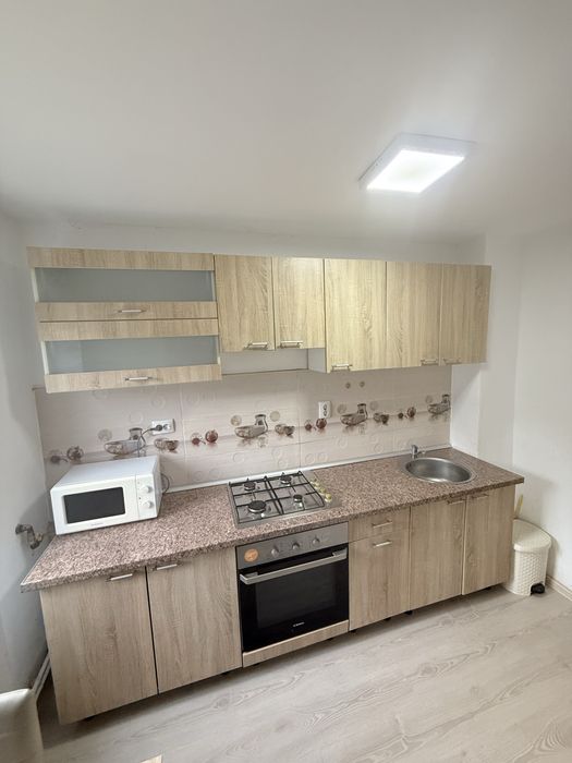 Vand apartament cu 3 camere