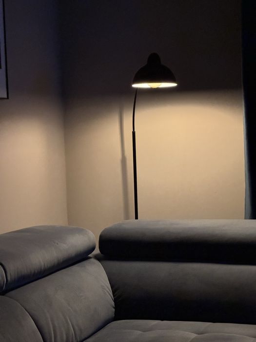 Lampadar negru cu picior