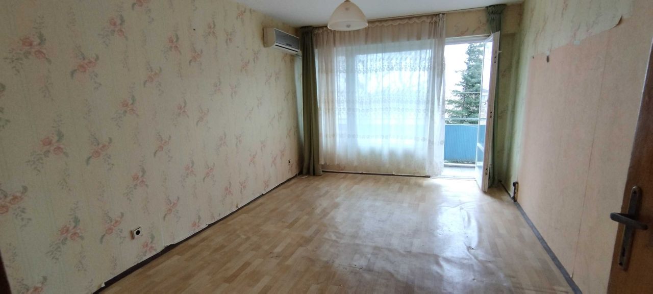 Продава се Четиристаен апартамент в Варна, Автогара - 82 кв.м за 1757 €/кв.м - Снимка #2
