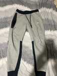 Vand pantaloni gri tech originali