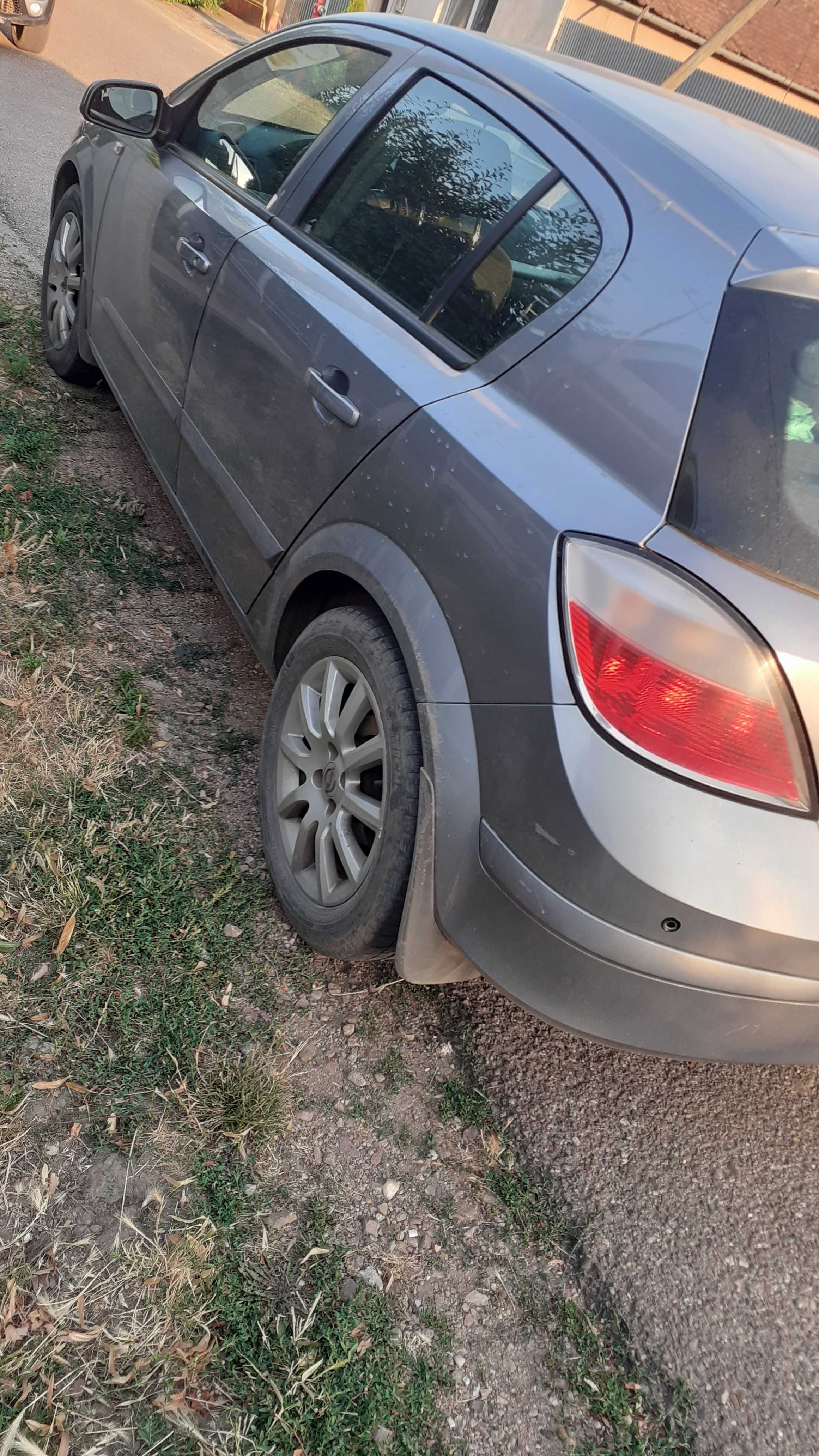 Opel astra h an 2004