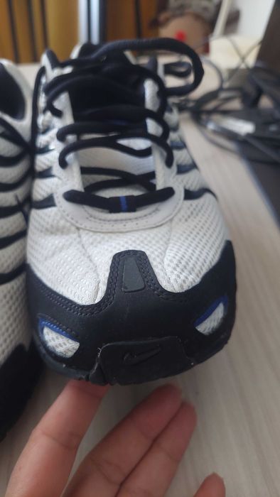 Air Max TORCH marimea EUR 42.5/ UK 8 + GRATUIT Jordan Mid 1
