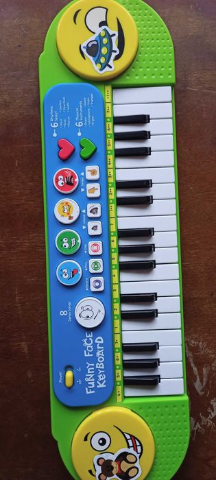 Vând tastatură muzicală Funny Face Keyboard