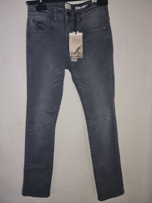 Blugi noi IKKS mărimea 13-14 ani