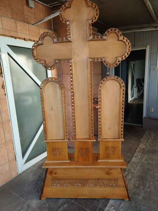 Cruce pentru altar sculptata manual