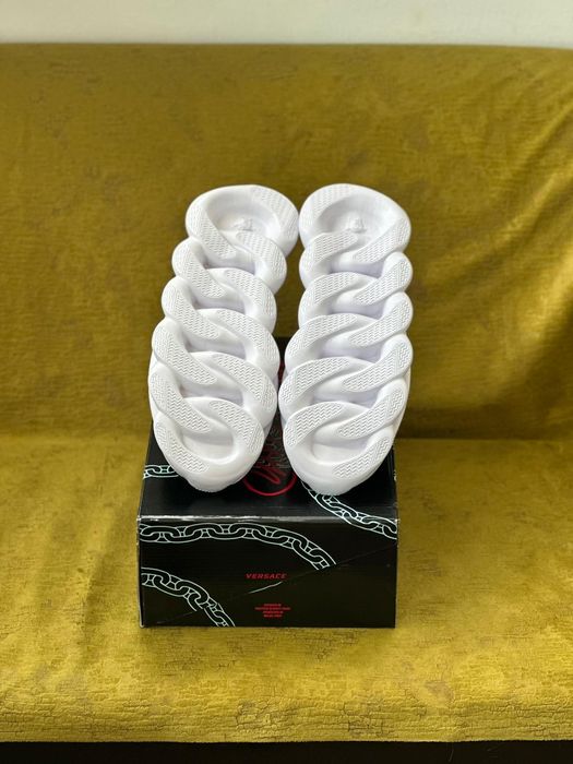 Versace Chain Reaction / 40, 41