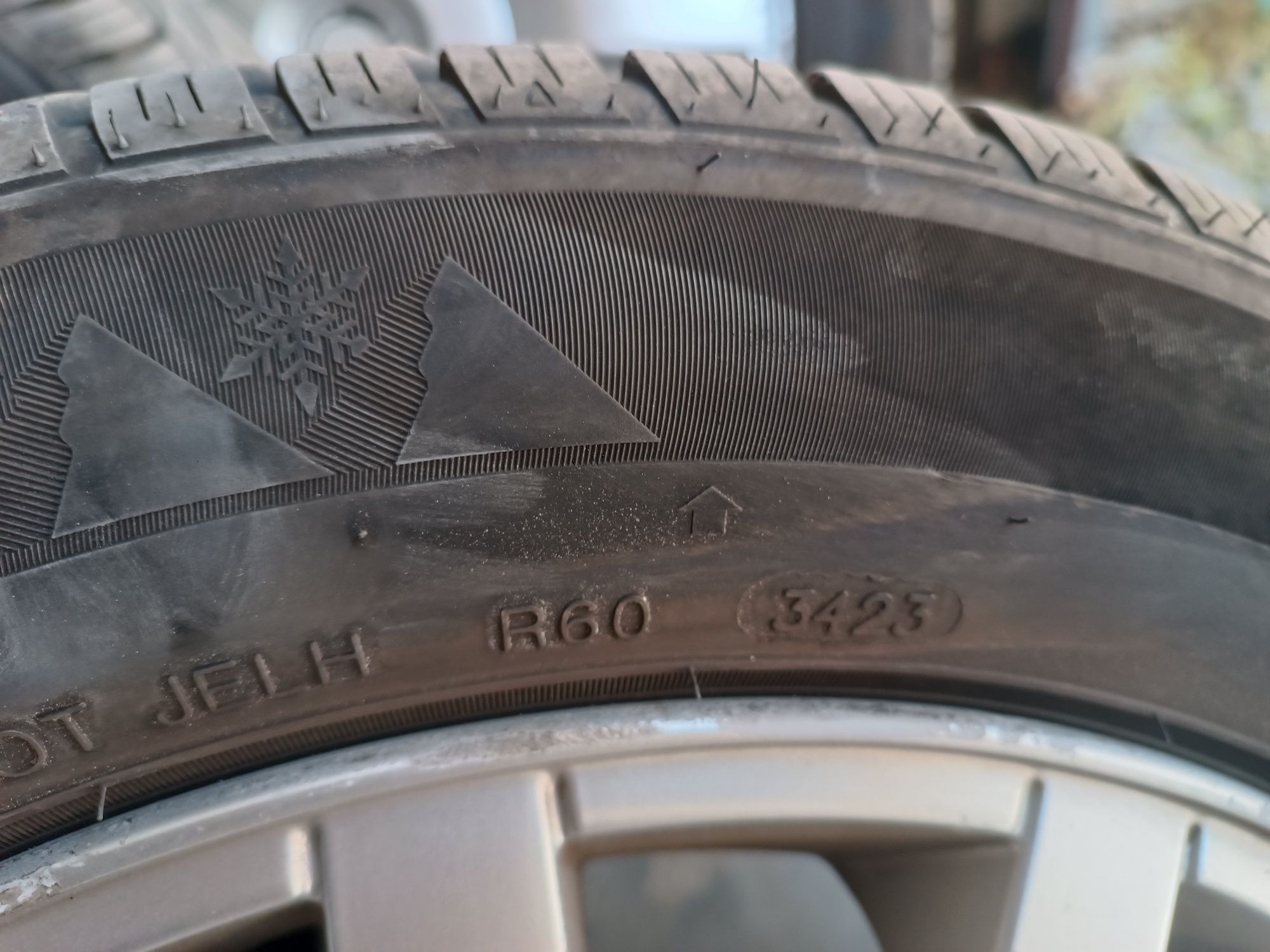 Продавам зимни гуми с джанти tracmax s130
