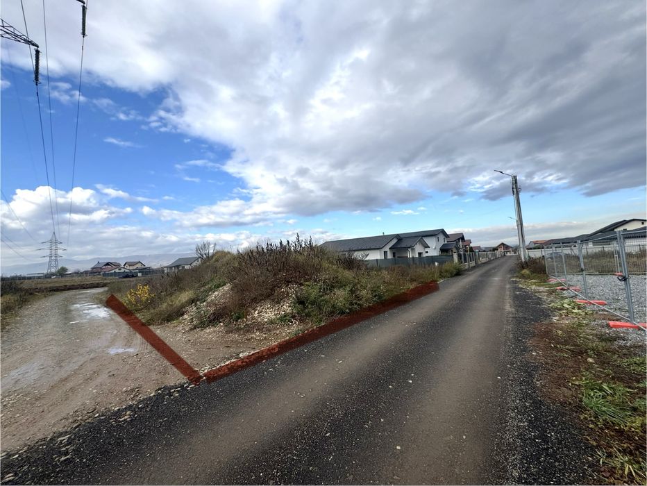 Teren intravilan 3 parcele de la 650 mp-1000mp cu proiect pentru casă!