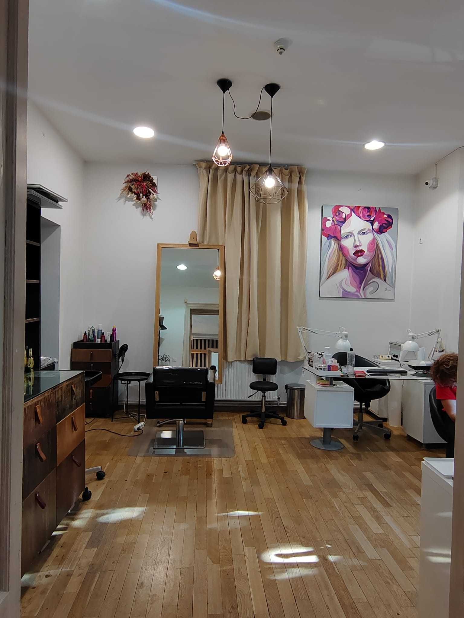 Revolution Style inchiriaza doua camere pt cosmetica