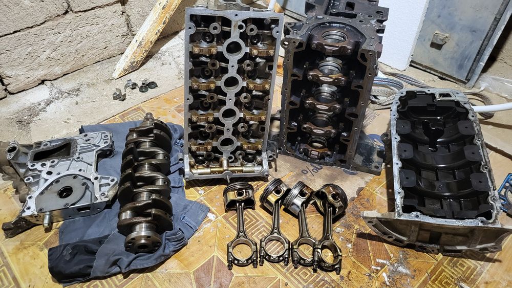 Двигатель F14D4 на разбор