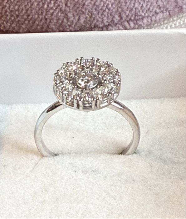 Дамски пръстн бяло злато и брилянти