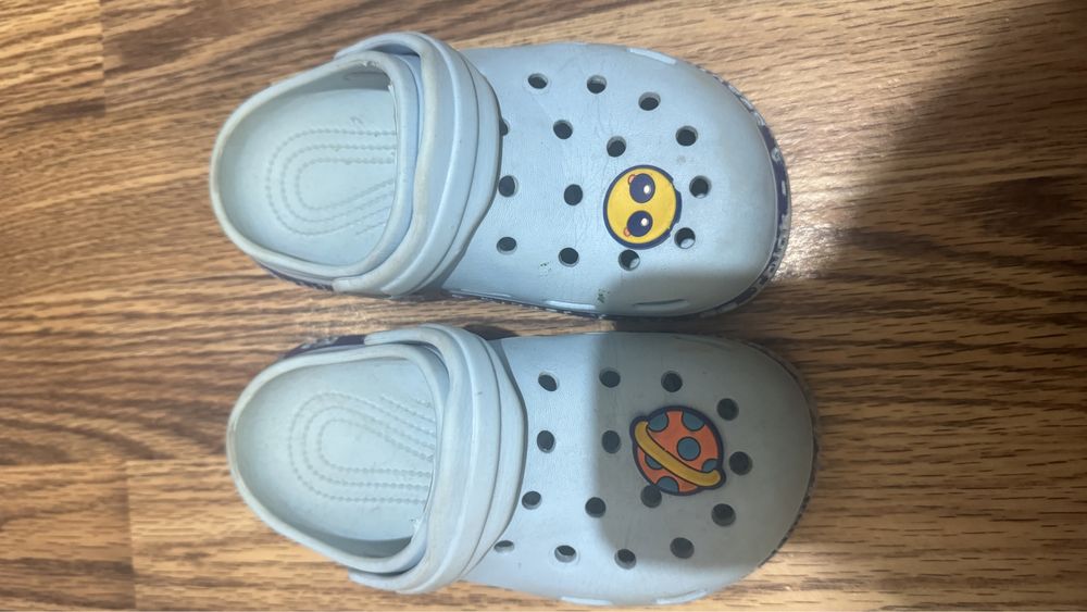 Продаю детские кроксы