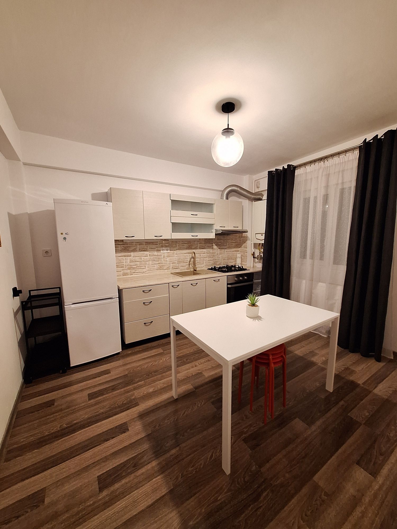 Închiriez apartament în Cartierul Arhitectilor