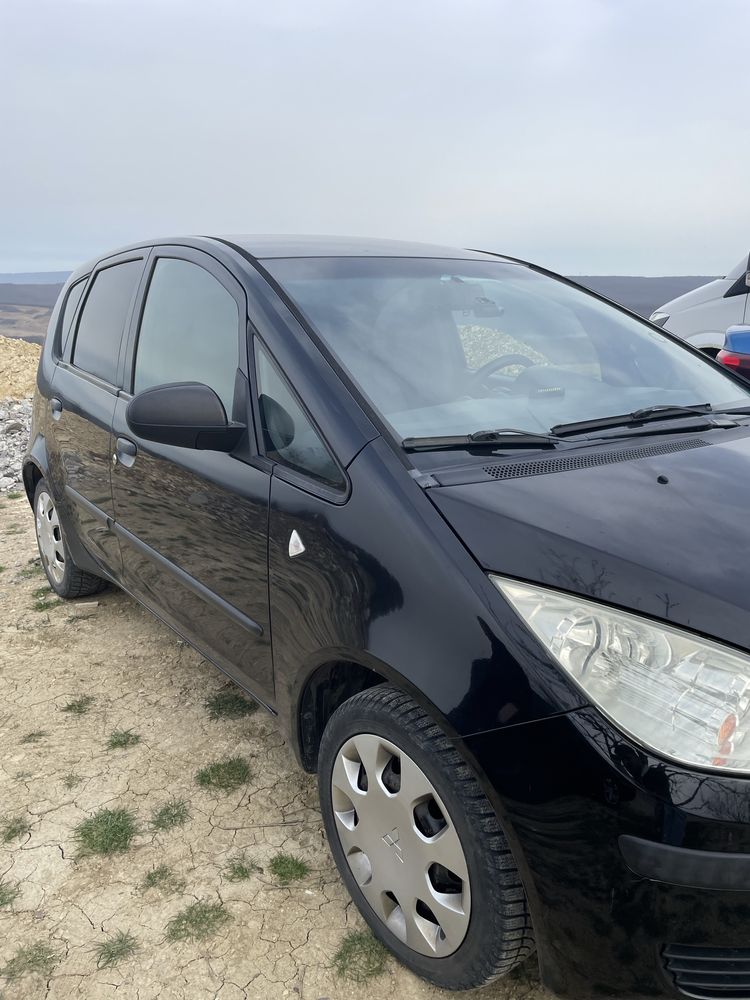 Vând Mitsubishi Colt 1.3 95CP