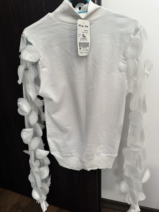 Vand bluza noua cu maneca lunga