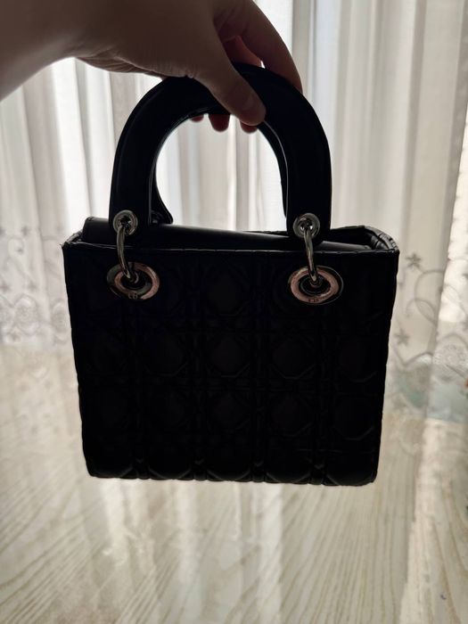 Dior sumka ayollar uchun