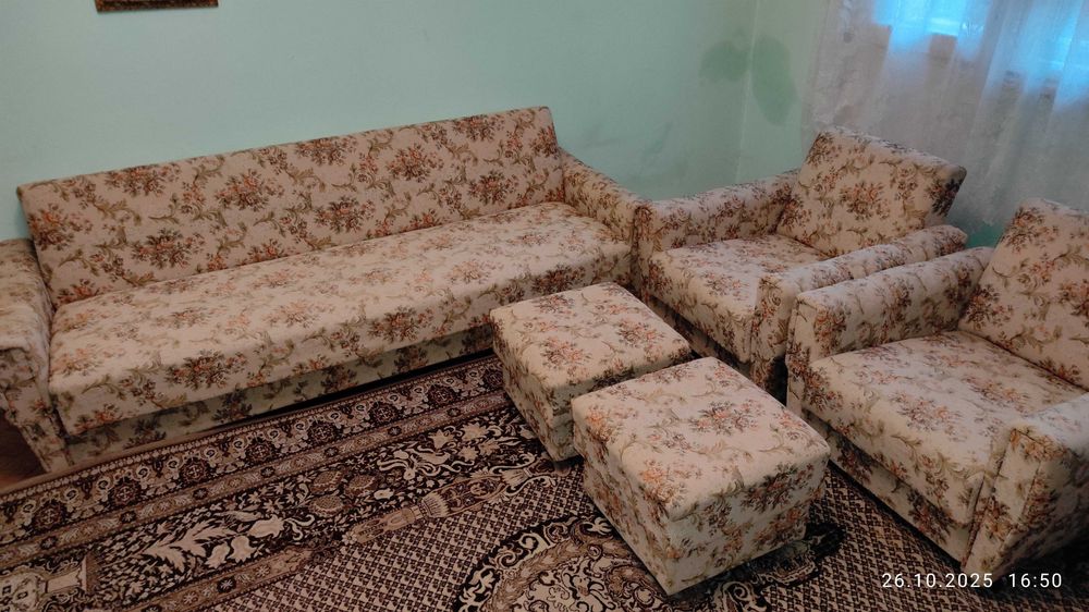 Диван, фотьойл, табуретка