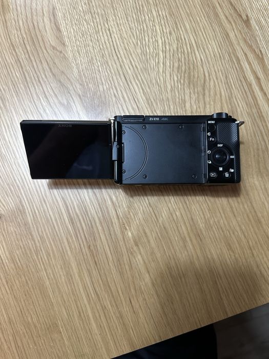 Sony ZV-E10 с 3 батерии