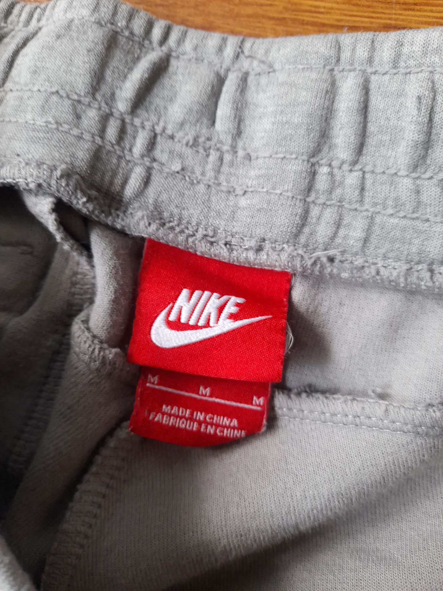 Nike tech мъжко долнище M размер.