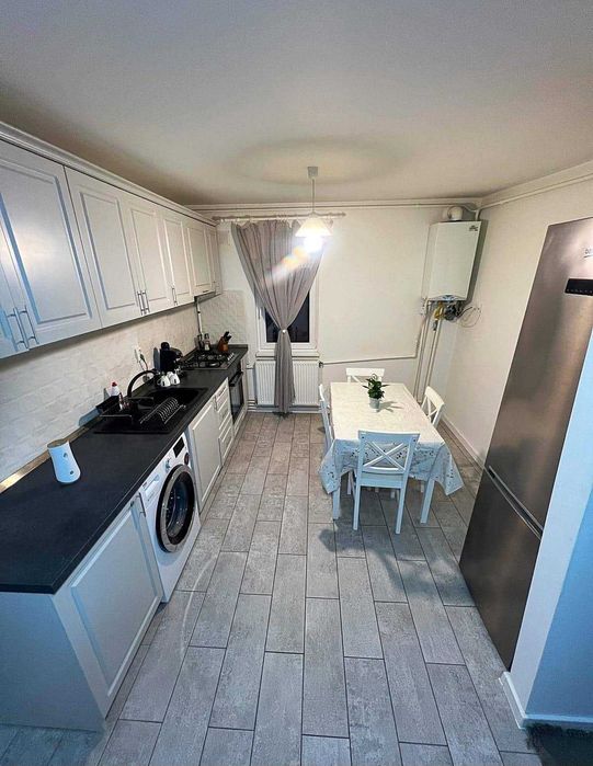 Vând app 2 camere Împărat Traian