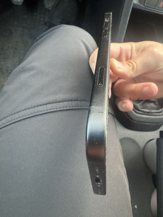 Iphone 15 със счупен дисплей