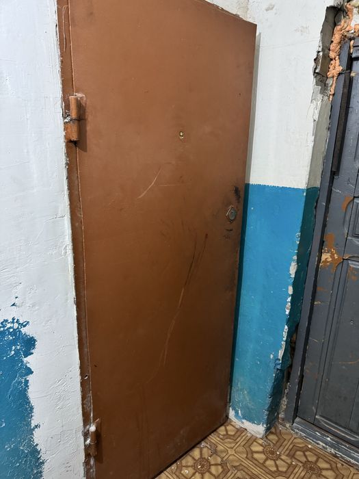 Продам входную дверь