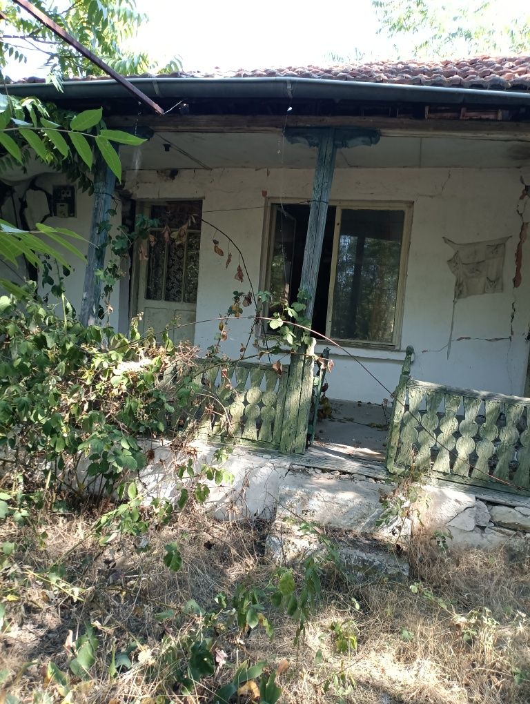 Парцел с постройка с.Ловец