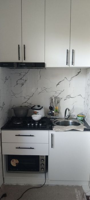 Мирабадский район. Массив куйлюк 3. 4-х комн. 2-й этаж.