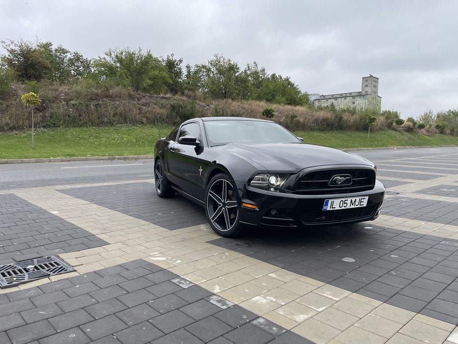 Ford mustang premium 3.7 V6[310 CP,manual 2013] 171.000 km reali