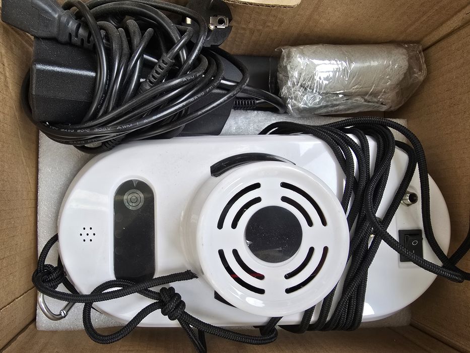 Робот за прозорци с дистанционно