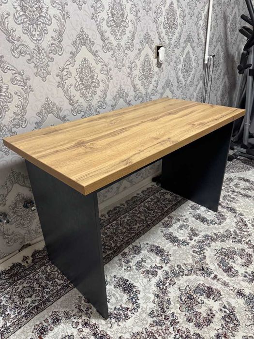 Продается письменный стол