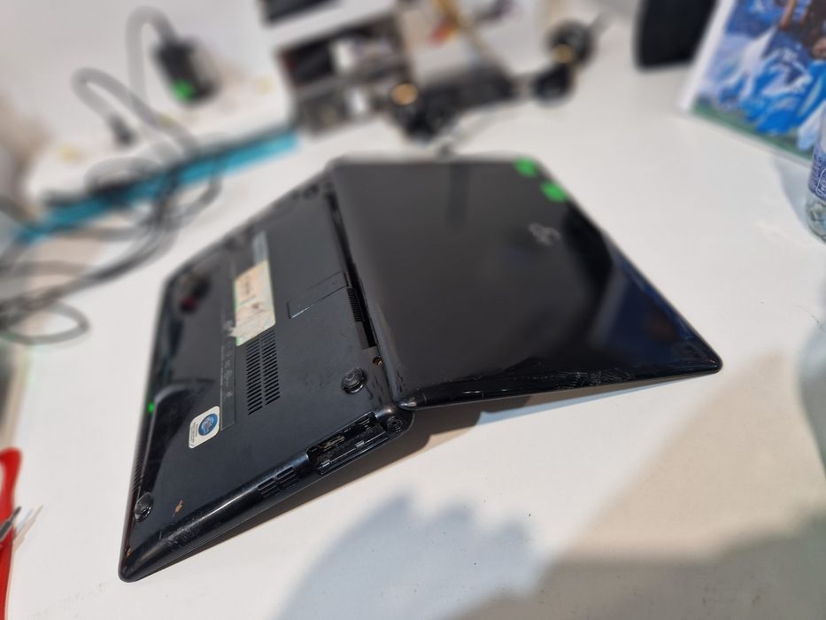 Mini laptop Asus 1008 HA fara încărcător