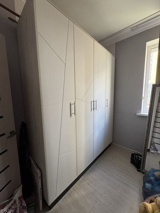 Стильный Распашной Шкаф белого цвета "Геометрия" — Идеальное Хранение!