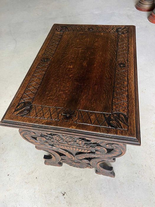 Masa de cafea,foarte veche!