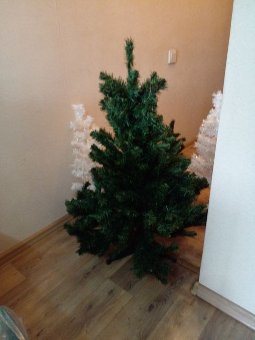 Ёлка . Б /у.   Ёлочка  новогодняя.   Красивая . Пушистая .