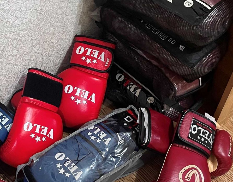 Боксерские перчатки кожаные размер- 10- 14 размер.