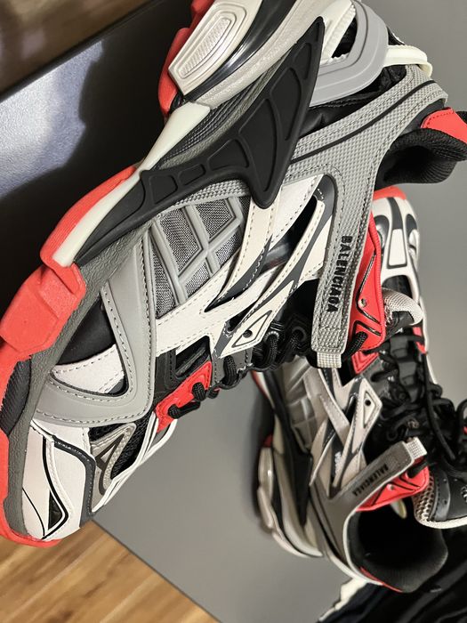 НАМАЛЕНА ЦЕНА!!!  Продавам оригинални Balenciaga track 2.0