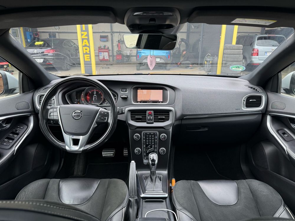 Volvo V40 D3 R design Automat 150 cai