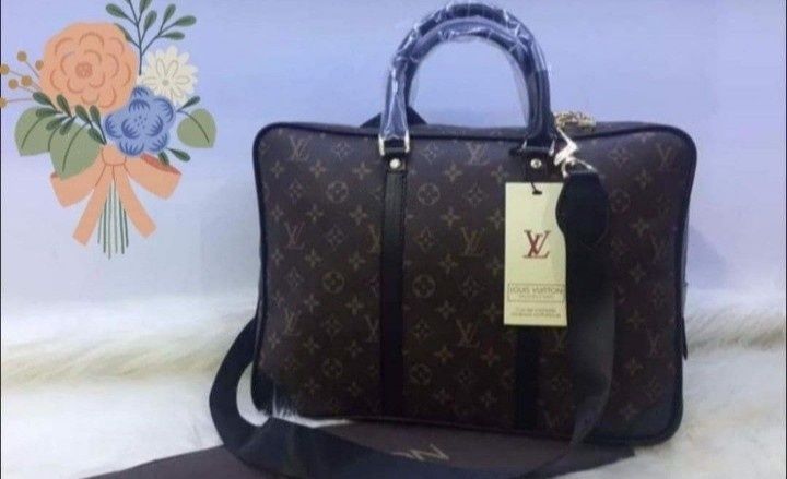 Geanta Louis Vuitton unisex port documents, saculet, etichetă incluse