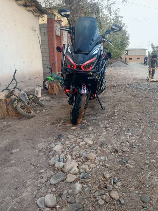 Sukuter. NEKCUC.TIGIRSotiladi. 150