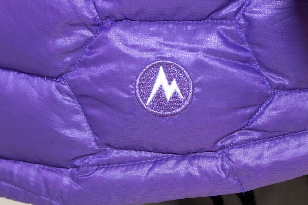 Marmot оригинално дамско яке пухено лилаво с качулка 800 пълнеж пух S