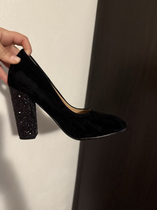 Vand sandale, pantofi, botine