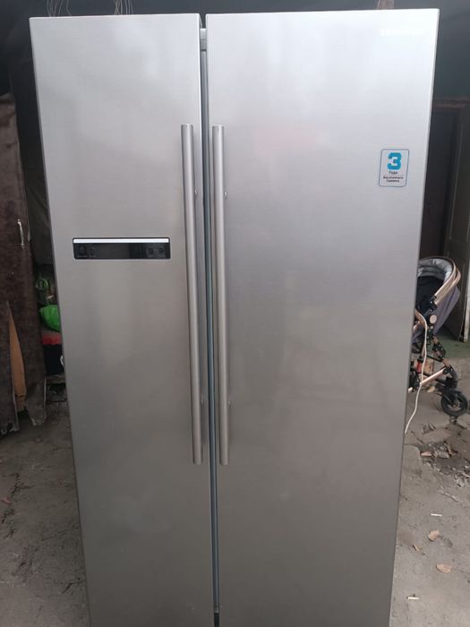 Продам двухкамерный холодильник. В хорошем рабочем состоянии