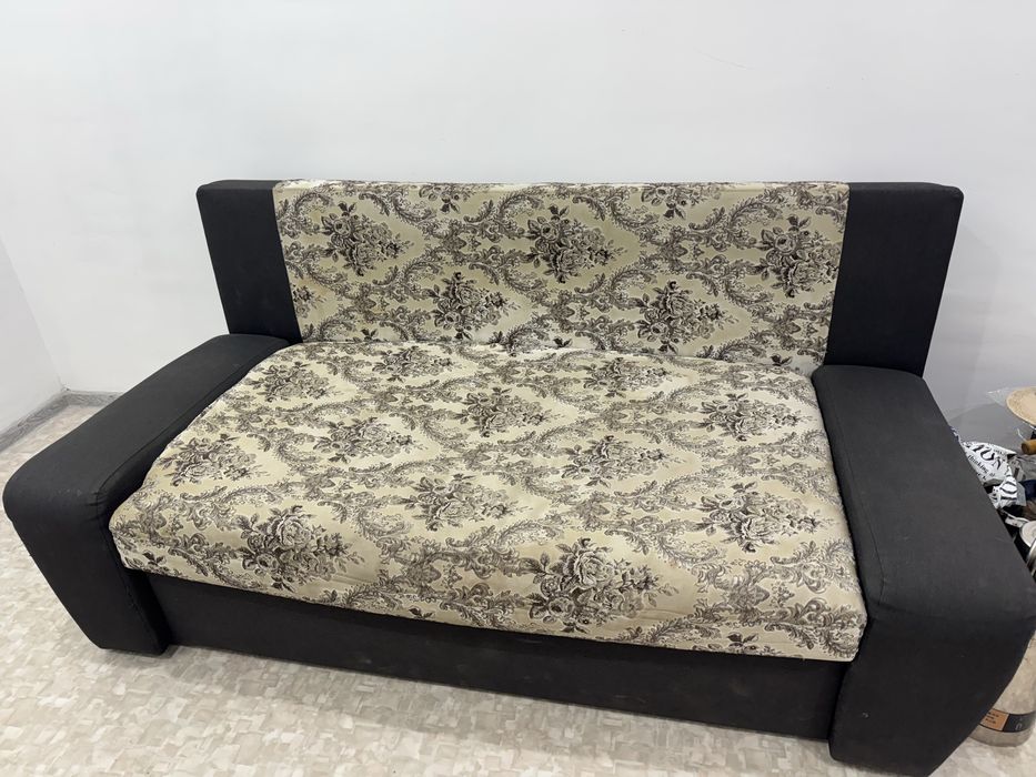 Диван в неплохом состояний