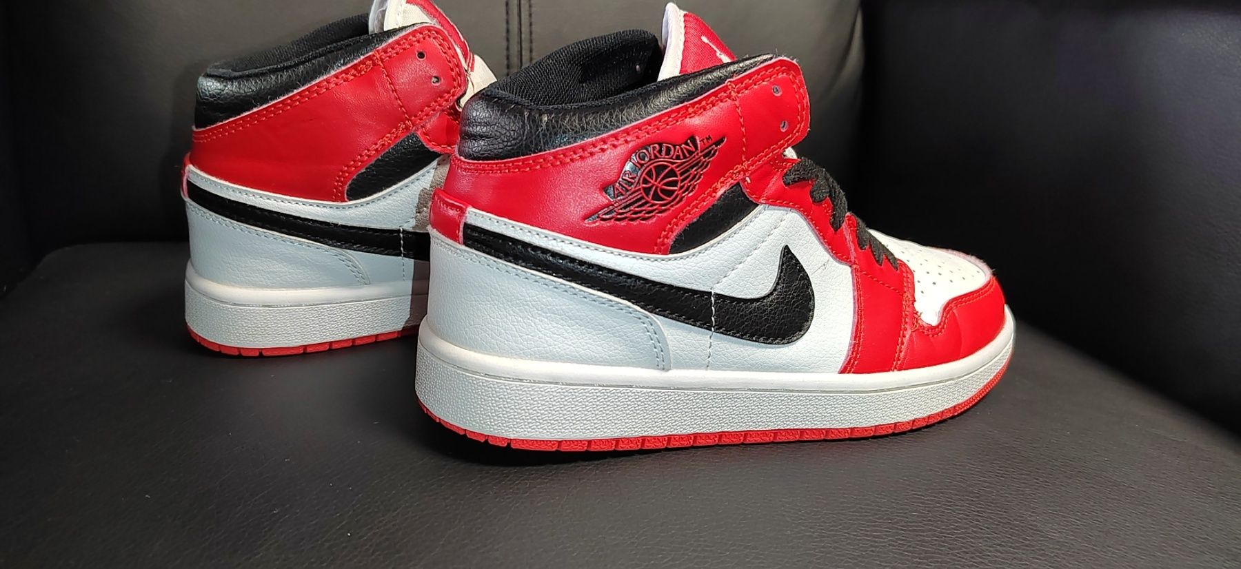 Nike Air Jordan 1 Mid Chicago , номер 37