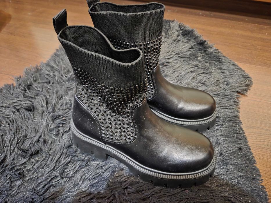 Дамски боти с дебел ток