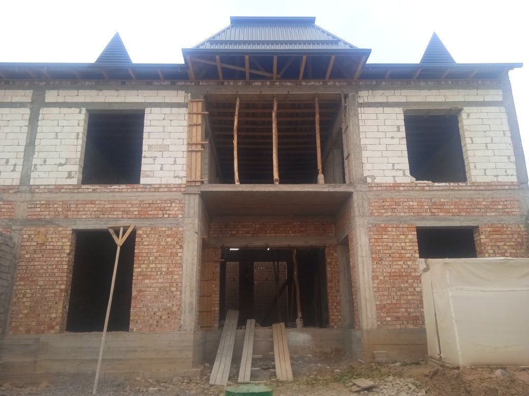 Dacha sotiladi bustonliqda