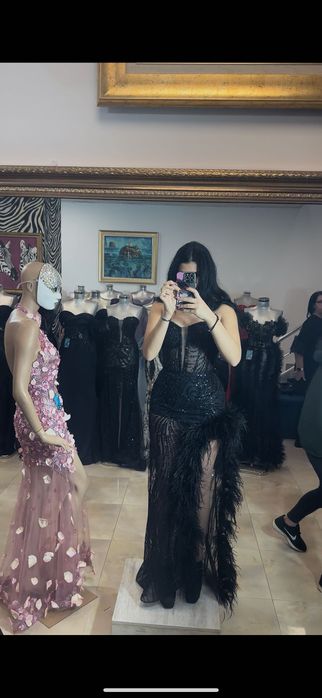 Официална рокля.