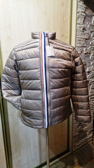 Новая классическая модель курточки вне времени и всегда в тренде.