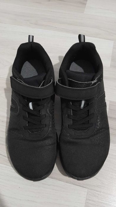 Incaltaminte sport cu scai, marimea 39